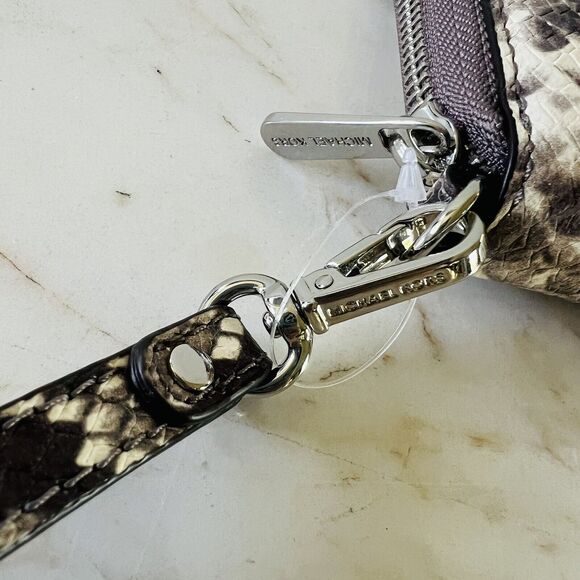 MICHAEL KORS Fulton Animal Print Leather Flat MF Phone Case Zip Wallet Wristlet - Picture 4 of 8